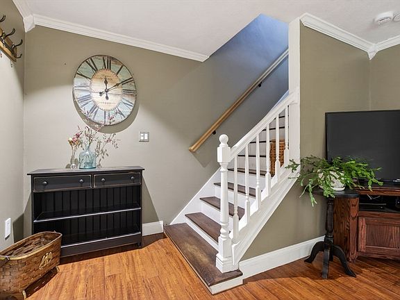 5th image of 48 Westview Rd