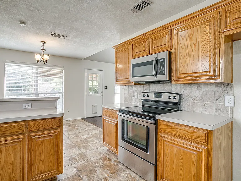 608 Gracie Ln — Photo 7