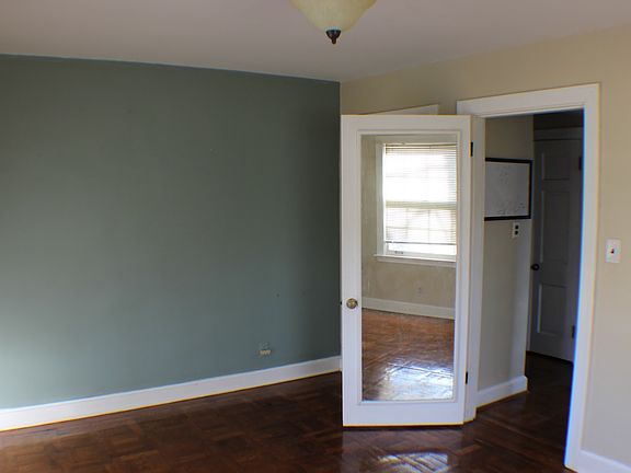 4th image of 9 W Hill Ln