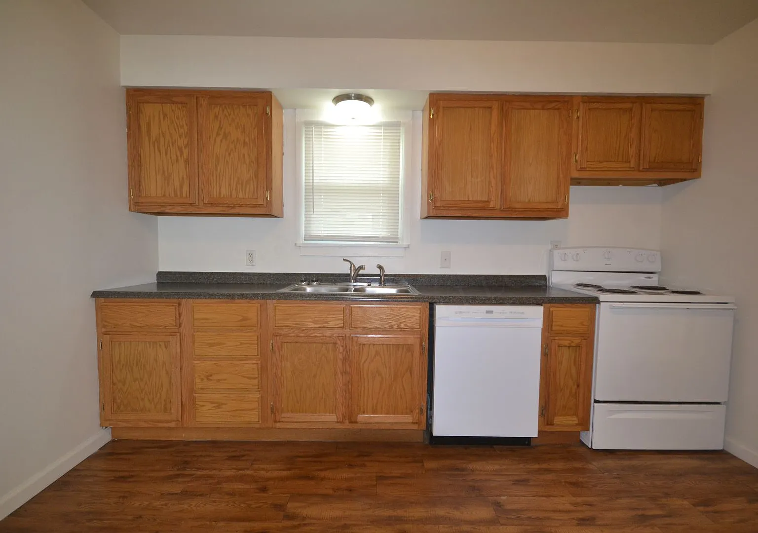 2 Bed 1 Bath home in Bolivar! Call Quick! — Photo 2