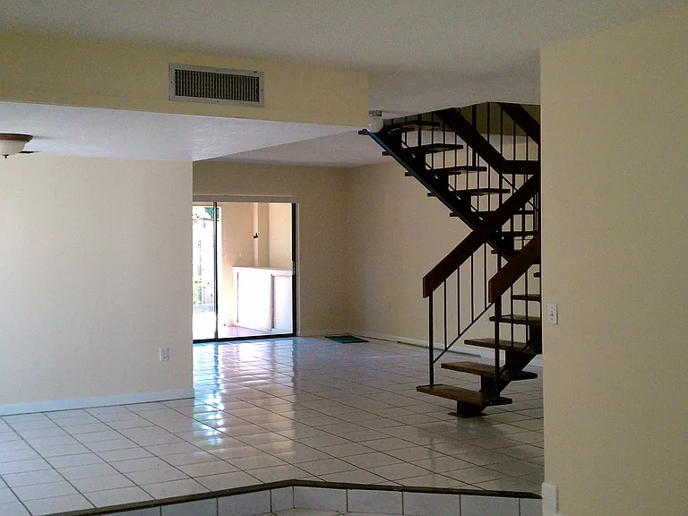SW 104th Ct — Photo 2