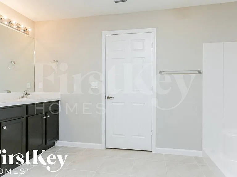 1062 SW Fenway Rd — Photo 8