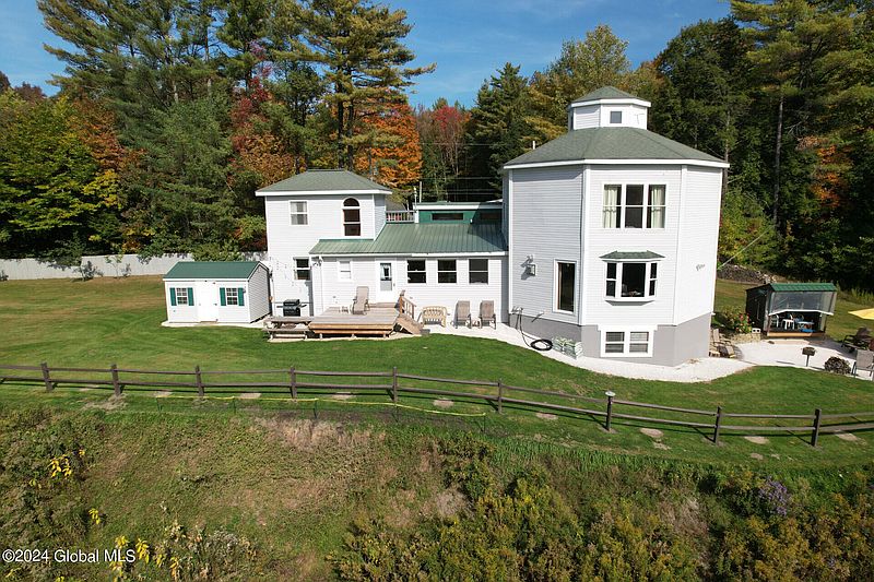 3rd image of 189 Stock Farm Road
