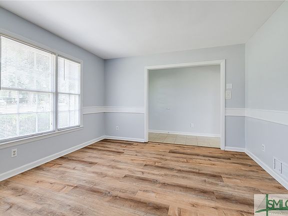 3rd image of 14 Sheridan Drive