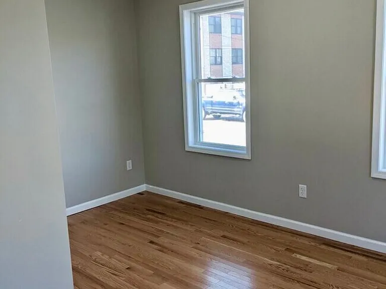 209 N Meadow St — Photo 14