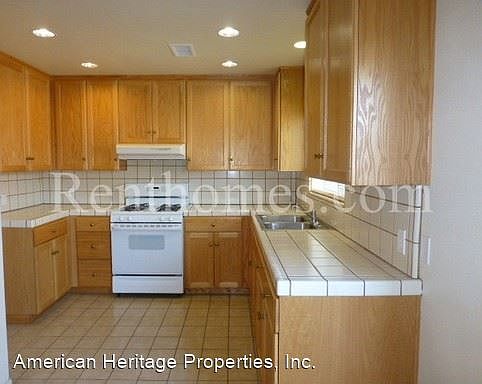 4th image of 7470 Hyatt St