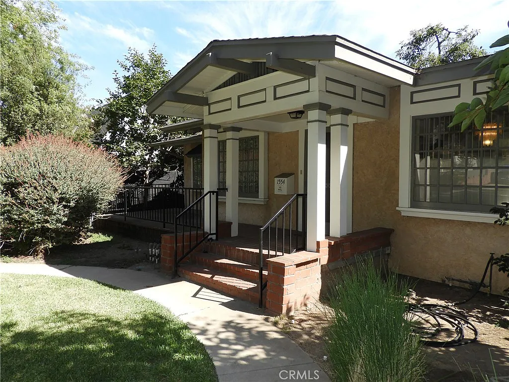 Building Photo - 1554 Las Lunas St
