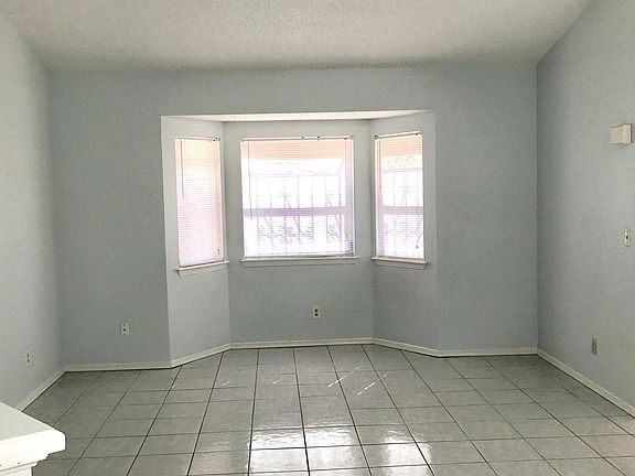 3rd image of 10913 Highwood Way