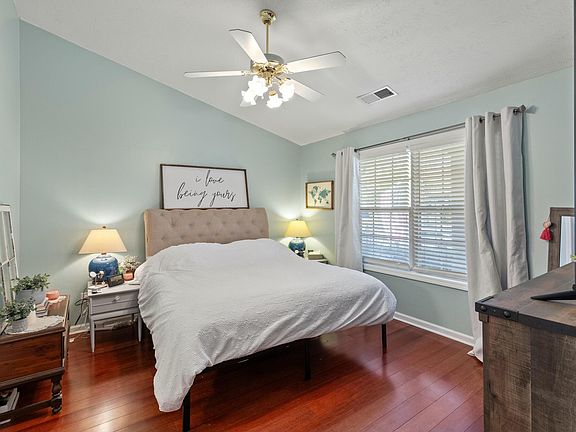 4th image of 2401 Prescott Ln