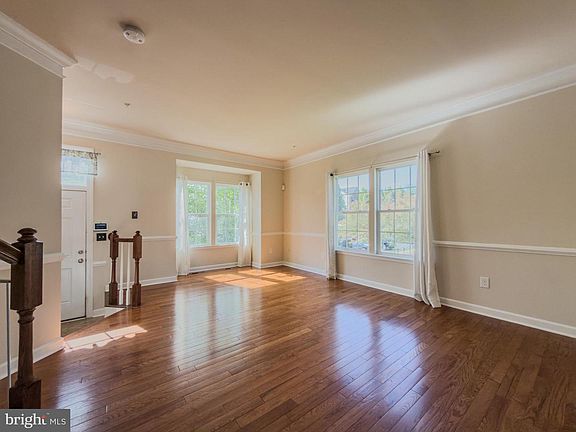 5th image of 2054 Spring Run Cir