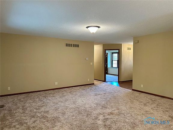 4th image of 157 Oakley Meadow Ln