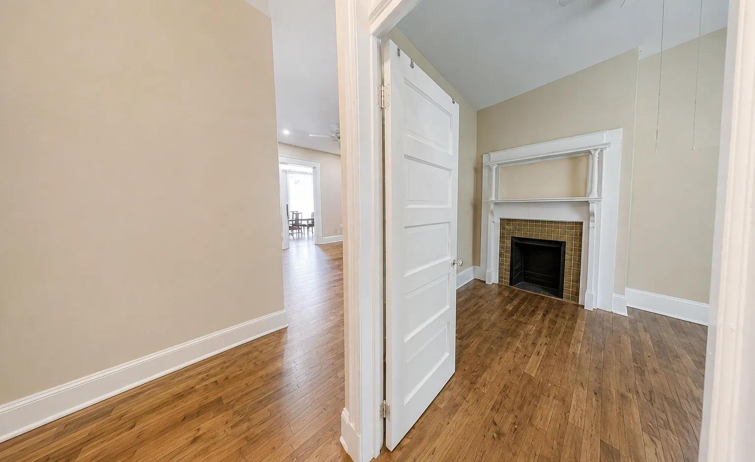 1826 Ingleside Terr NW — Photo 2