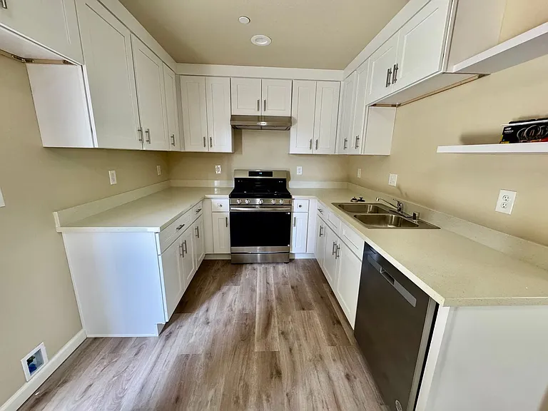 677 Illinois Ave #1 — Photo 7