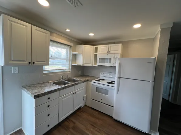 301 Harrison Ave Unit 4, Yadkinville, NC 27055