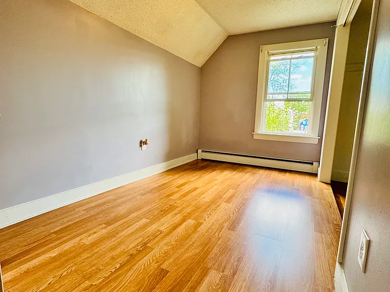 84 Williams Ave — Photo 14
