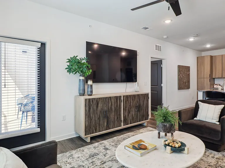 The Liliana Apartment Homes — Photo 41