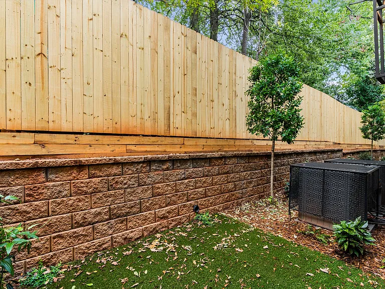 1237 Memorial Dr — Photo 19