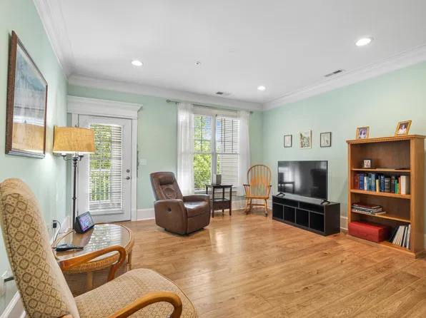 622 Waterford Lake Dr, Cary, NC 27519