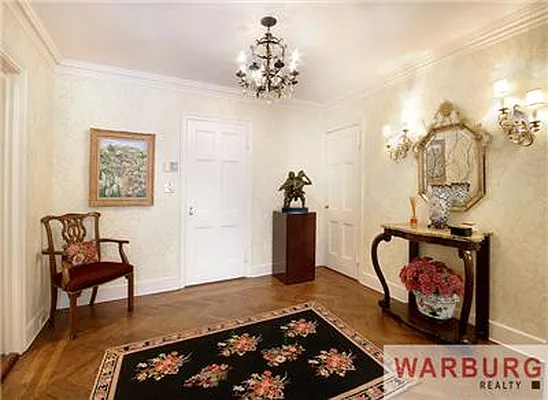 Sold by Warburg | media 6