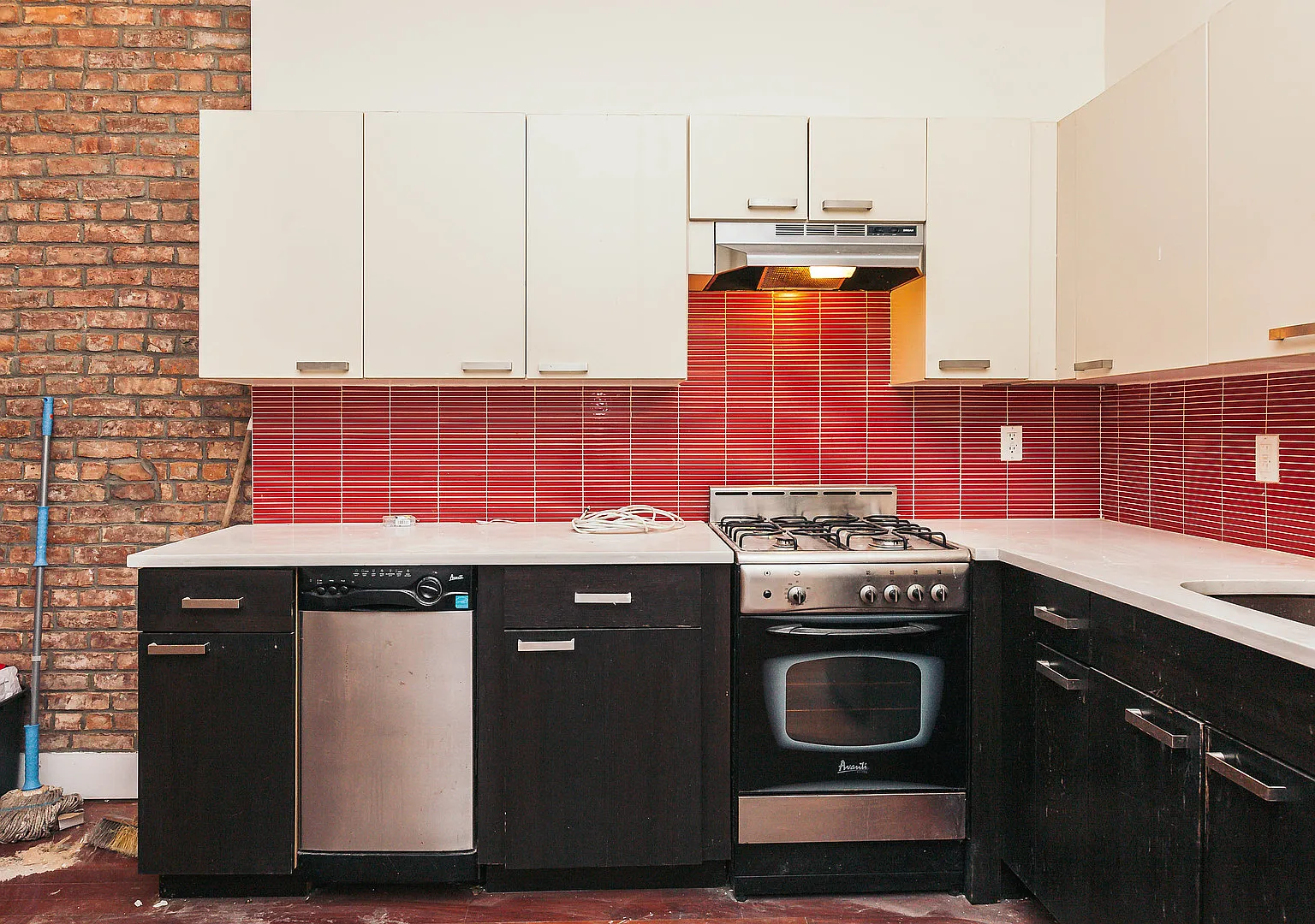 179 Knickerbocker Avenue — Photo 1