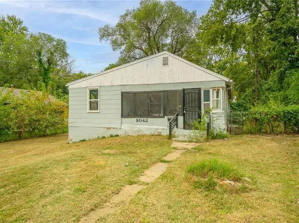 8042 Brooklyn Ave, Kansas City, MO 64132