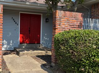 15457 Clover Ridge Dr, Chesterfield, MO 63017