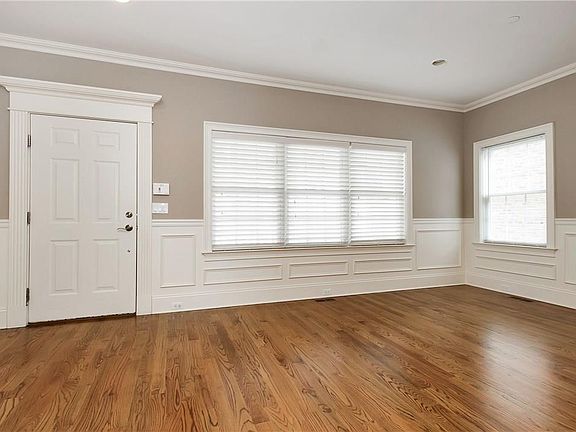 3rd image of 146 Crotona Ave