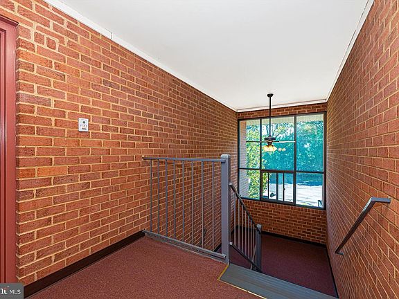 5th image of 1631 Edgewood Pl APT 203