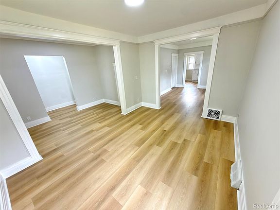 2nd image of 114 Pine St