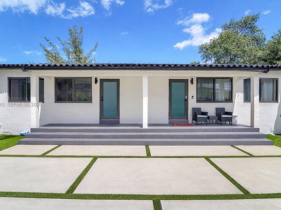 2nd image of 621 SW 33rd Ave #621