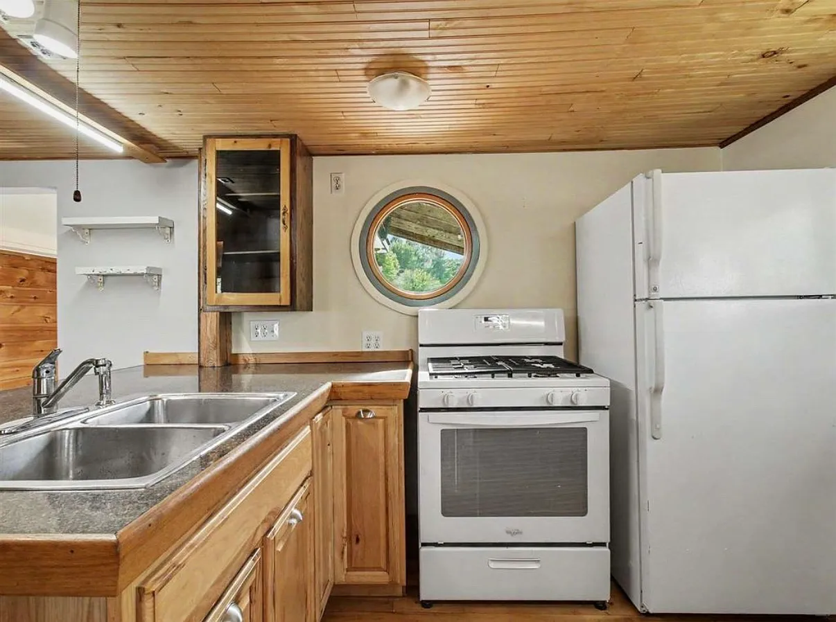 2 bed, 950 sqft, $1,100 — Photo 2