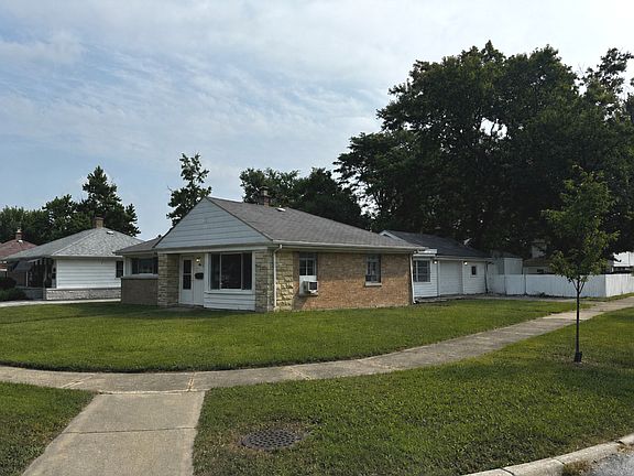 2nd image of 17609 Roosevelt Ave