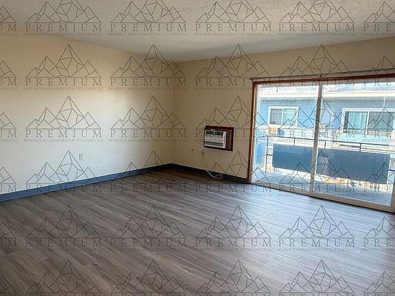 3rd image of 1700 E 9th St APT 17