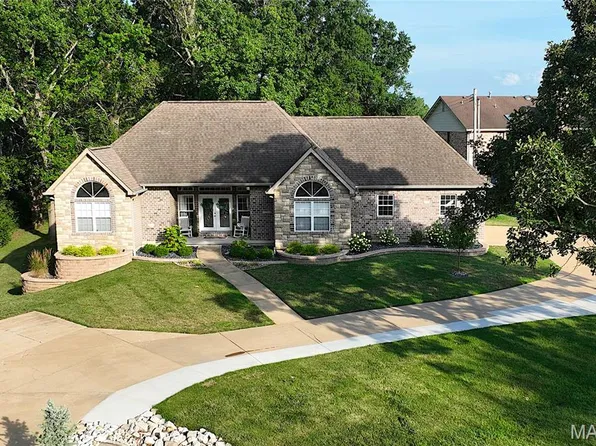5288 Kerth Rd, Saint Louis, MO 63128