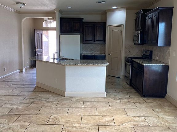 3rd image of 4001 Firenze St