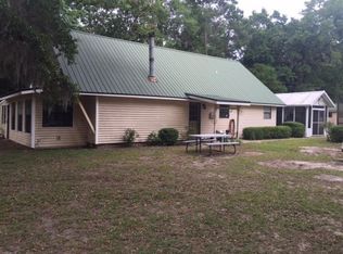 692 Piney Point Rd, Freeport, FL 32439