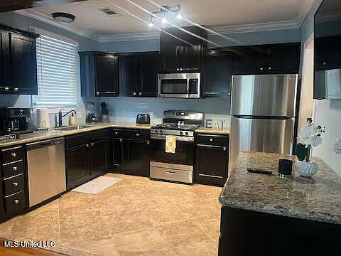 3rd image of 1046 Whitworth St
