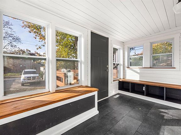 4th image of 336 E Cambourne St #338
