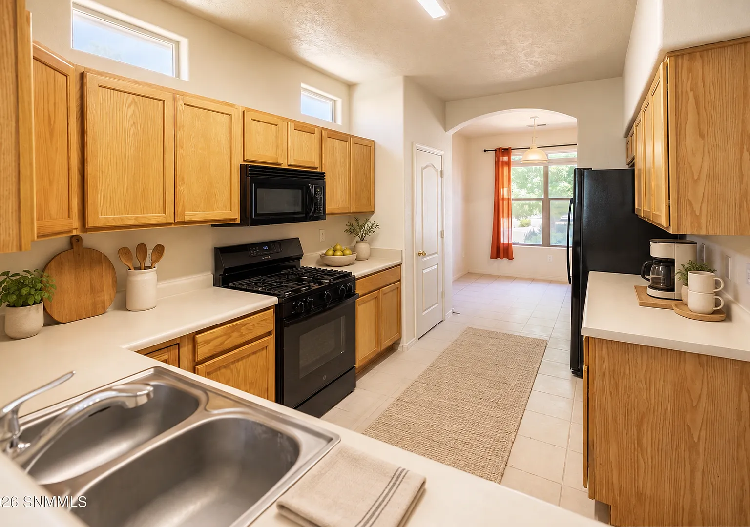 Gorgeous home in Sonoma Ranch — Photo 3
