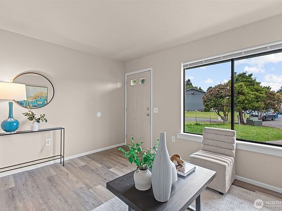 4th image of 18440 Killarney Circle