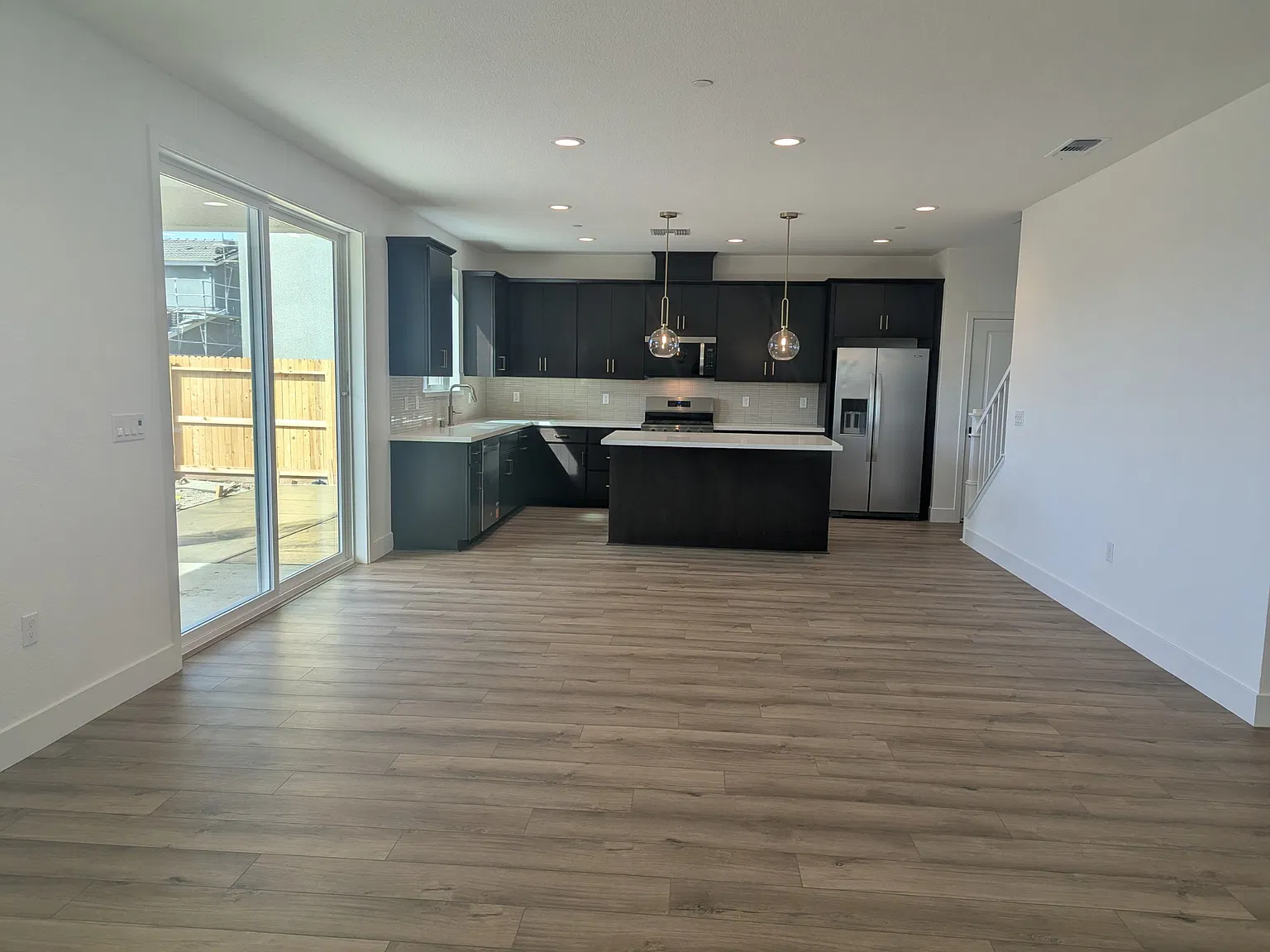4 bed, 2309 sqft, $3,695 — Photo 4