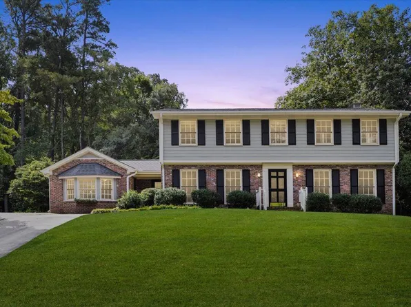 713 Pebblebrook Dr, Raleigh, NC 27609