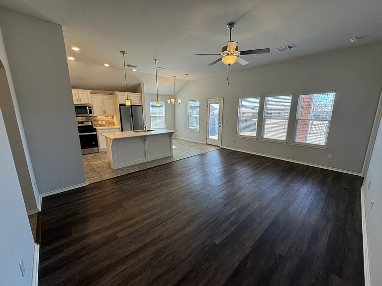 18637 Vivo Dr — Photo 2