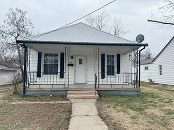 608 W King St, Fairfield, IL 62837