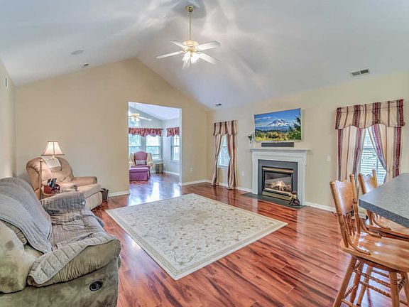 5th image of 35 Milton Dr