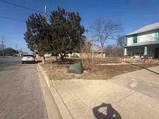 4th image of 136 E Doughty St