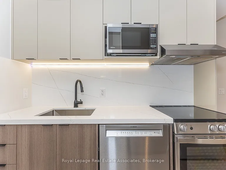 1000 Bathurst St #302 — Photo 6