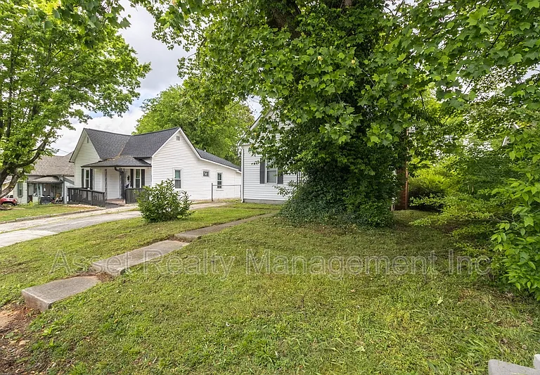 2638 Barton St — Photo 2