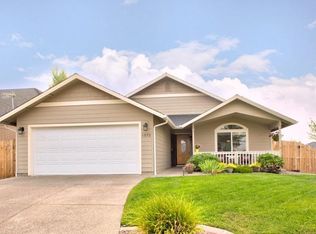 1570 SW Yucca Dr, Grants Pass, OR 97527