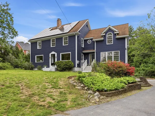 106 Concord Rd, Bedford, MA 01730